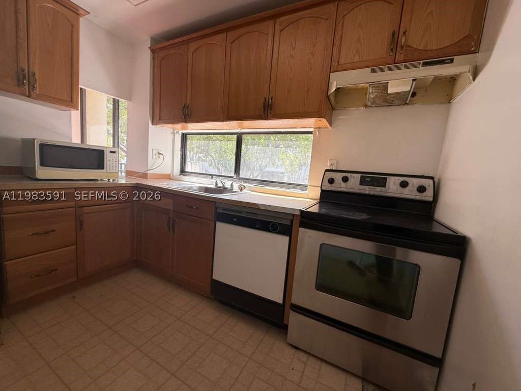 16909 N Bay Rd 211 Property Photo 6