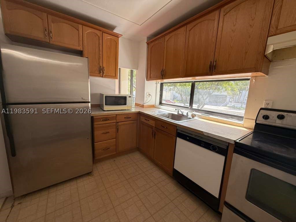 16909 N Bay Rd 211 Property Photo 7