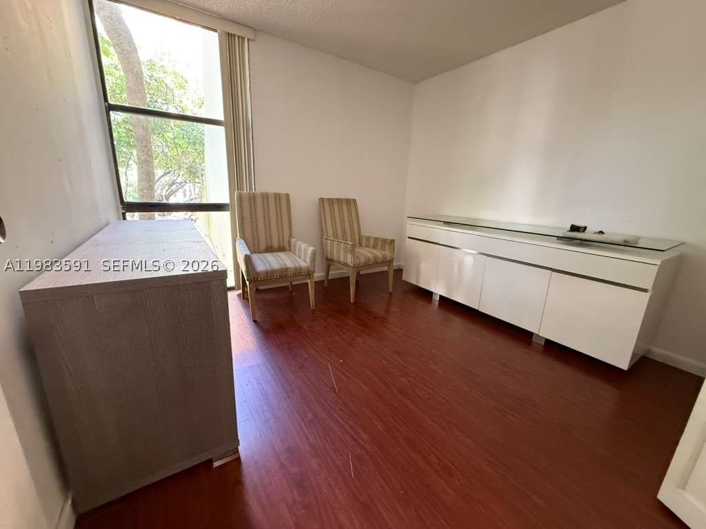 16909 N Bay Rd 211 Property Photo 12