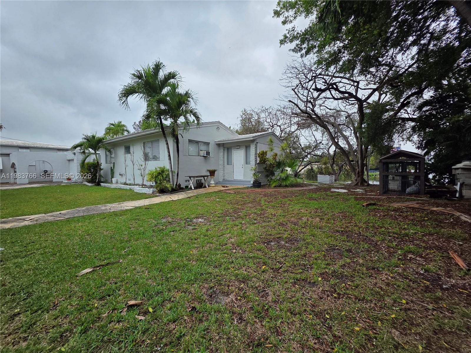 A11983766 Property Photo 3