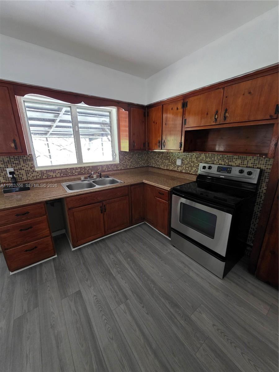 A11983766 Property Photo 4