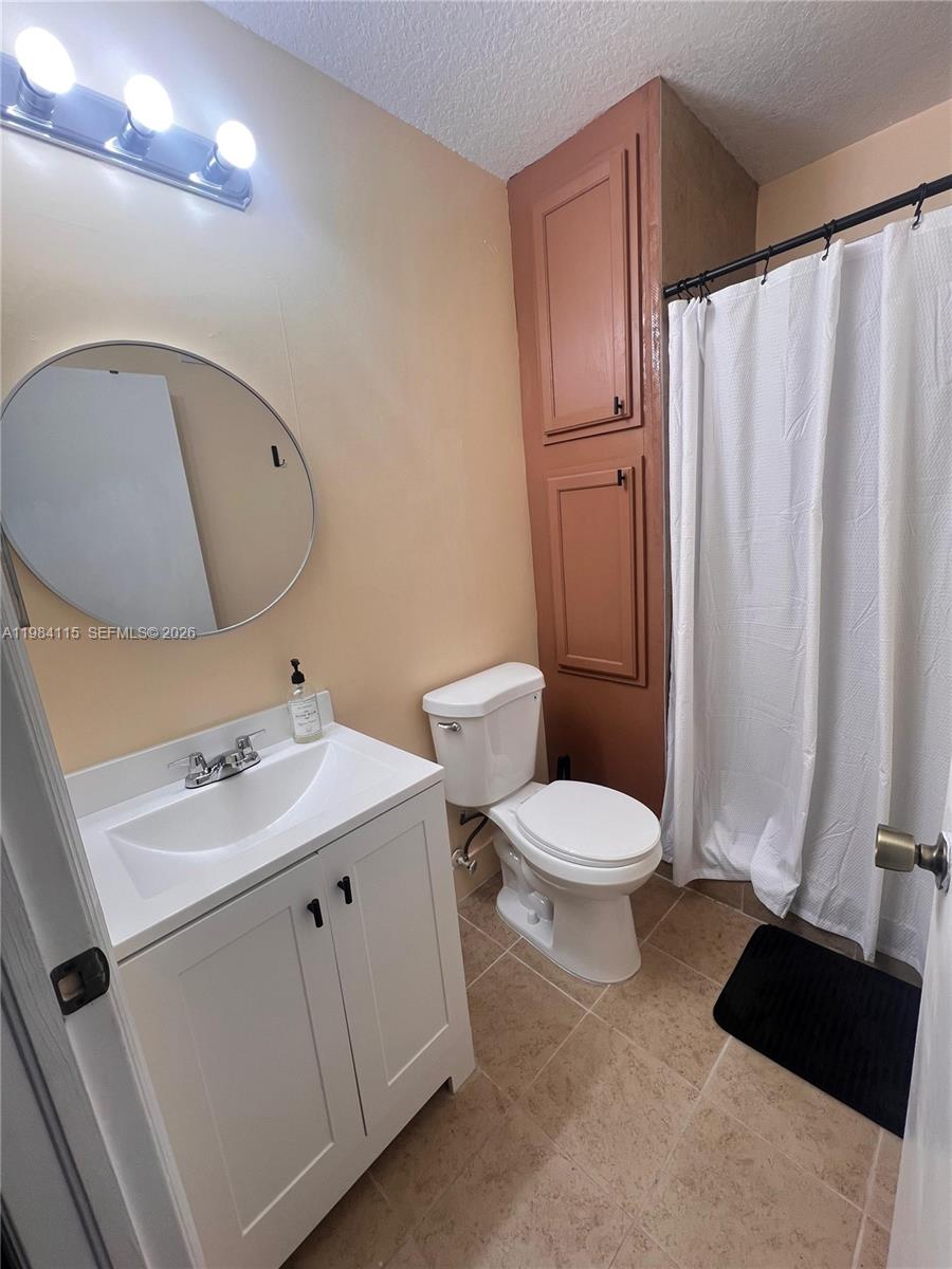 975 Ne 33rd Ter 203 Property Photo 13