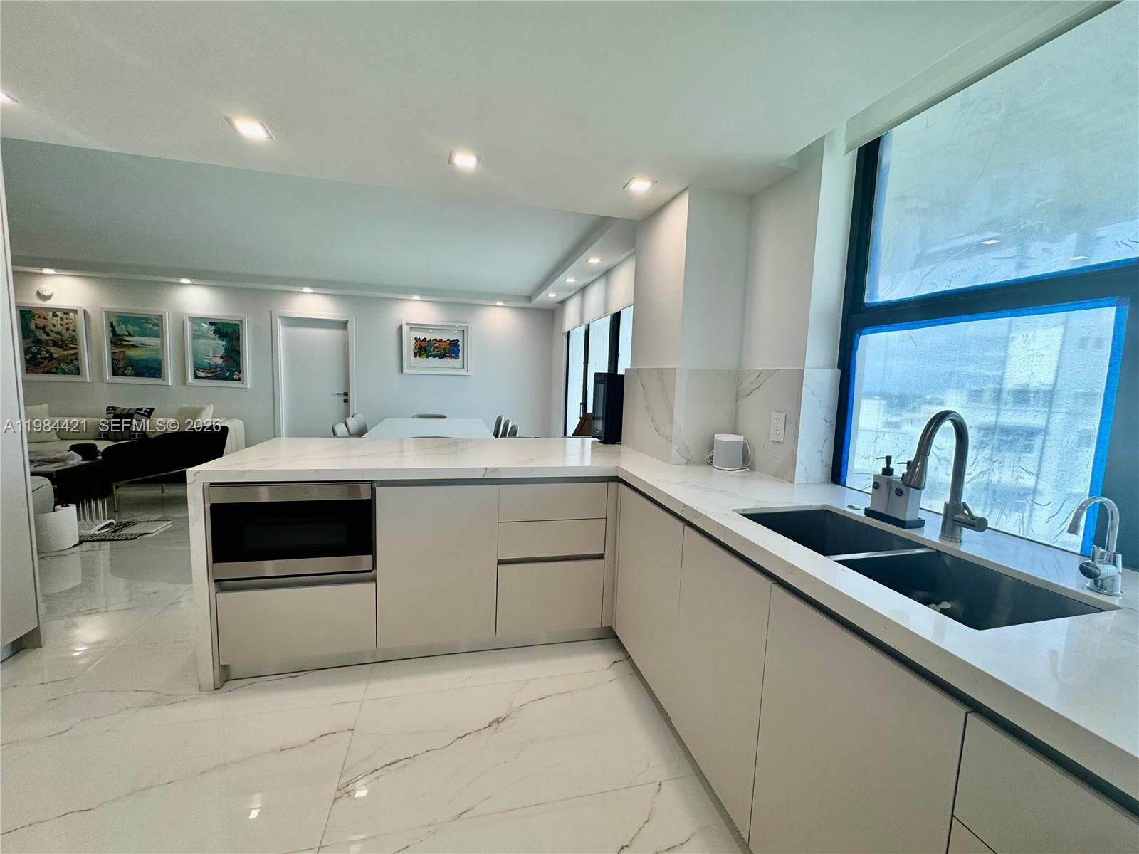 9801 Collins Ave 20e Property Photo 2