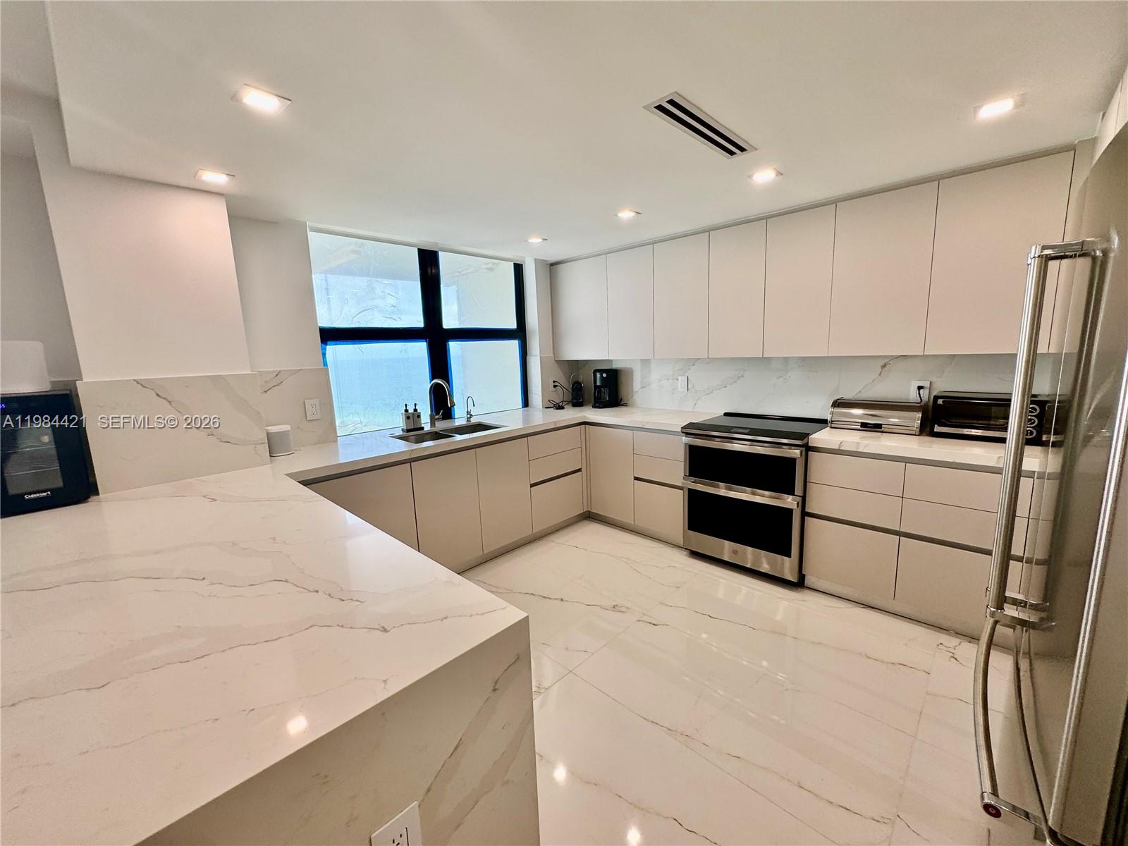9801 Collins Ave 20e Property Photo 10
