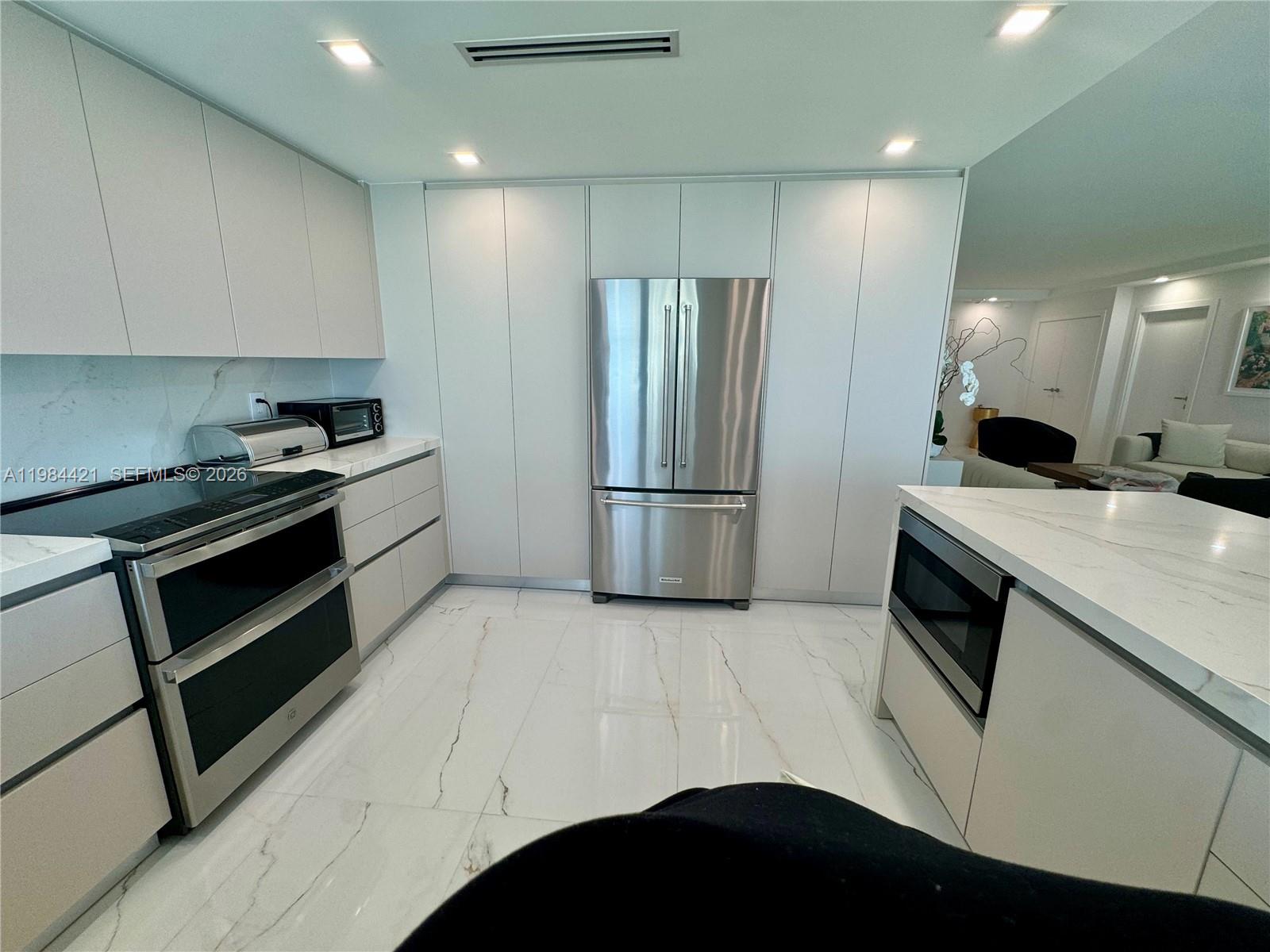 9801 Collins Ave 20e Property Photo 13