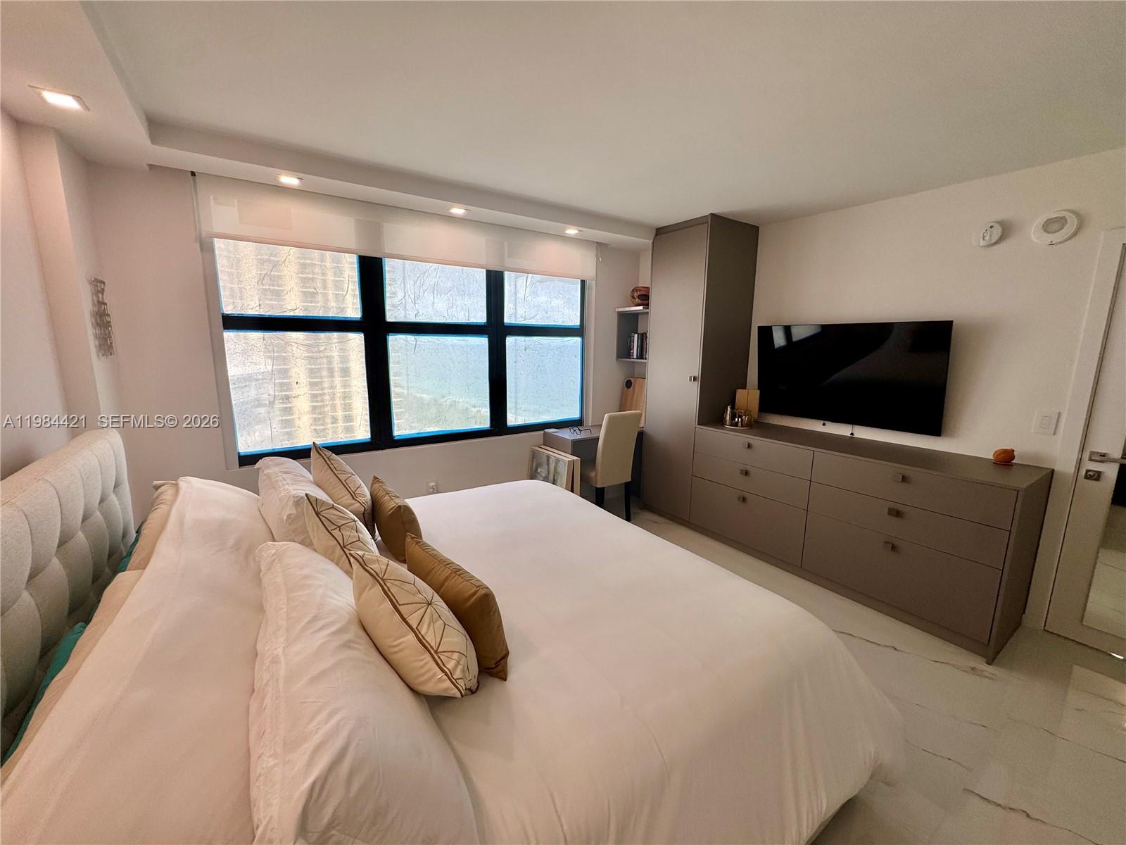 9801 Collins Ave 20e Property Photo 16