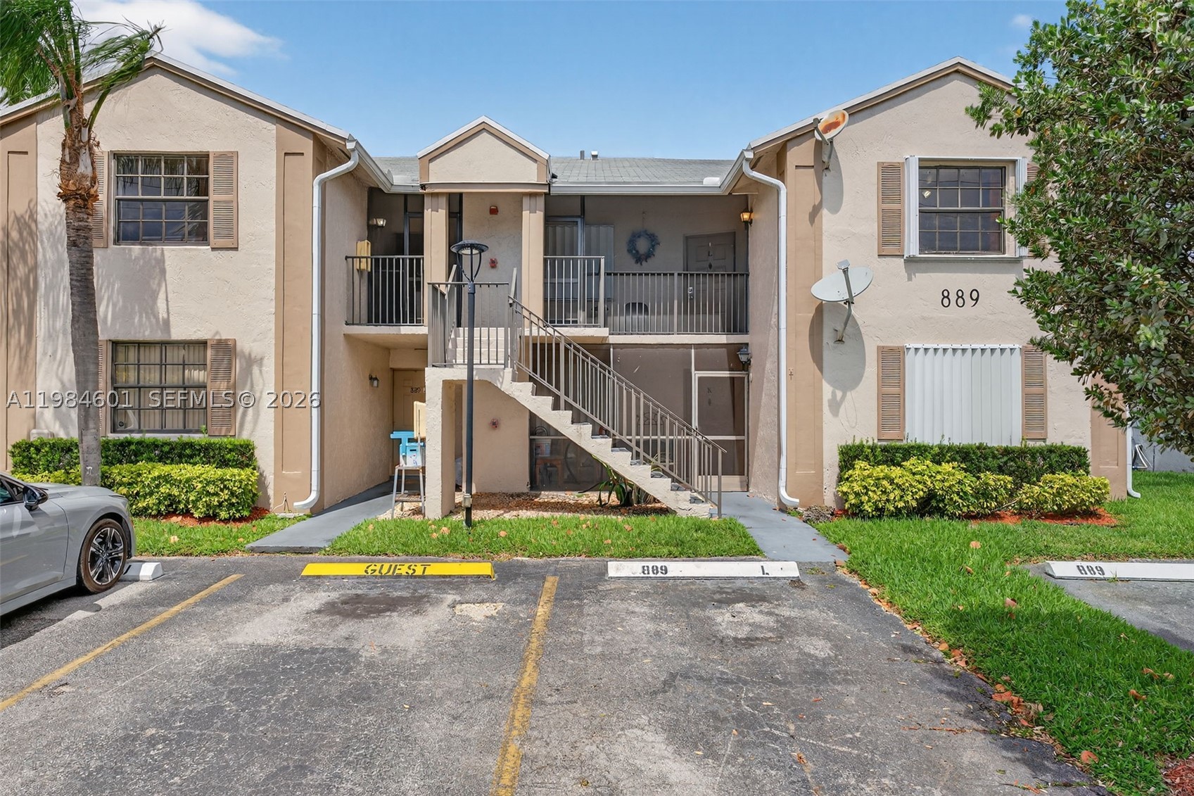 889 Hamilton Dr 889l Property Photo 4