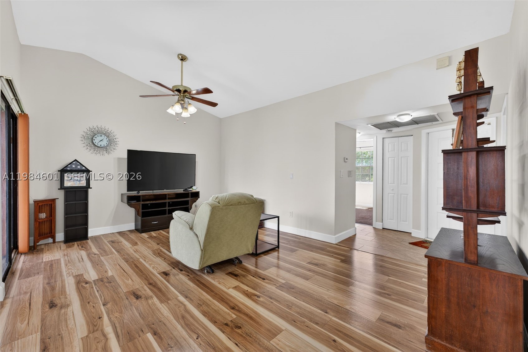 889 Hamilton Dr 889l Property Photo 9
