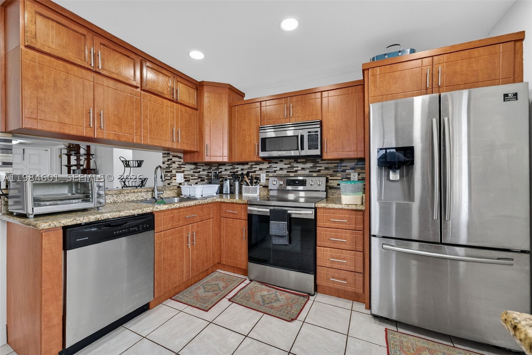 889 Hamilton Dr 889l Property Photo 13