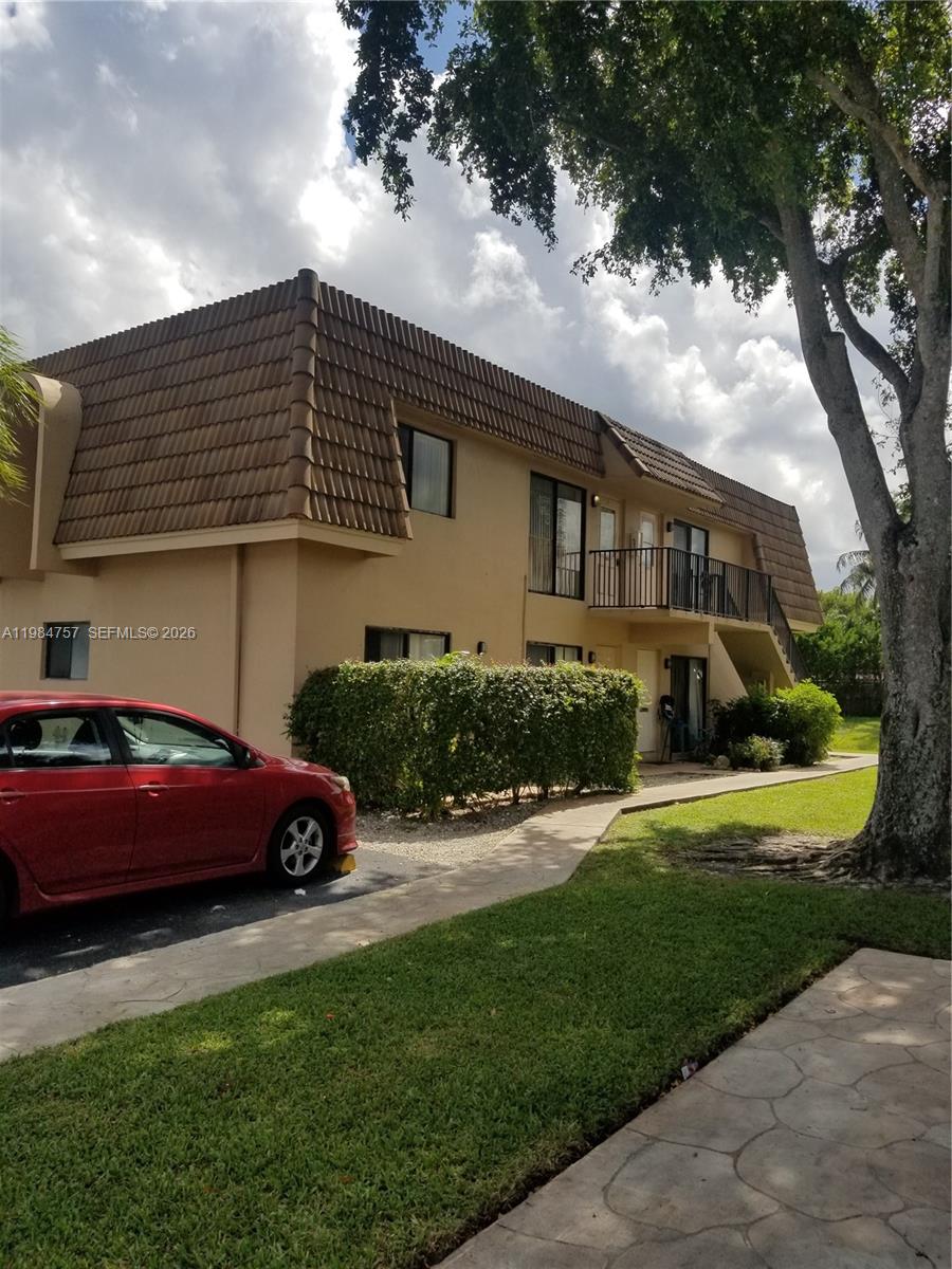 10886 Royal Palm Blvd 10886 Property Photo 7