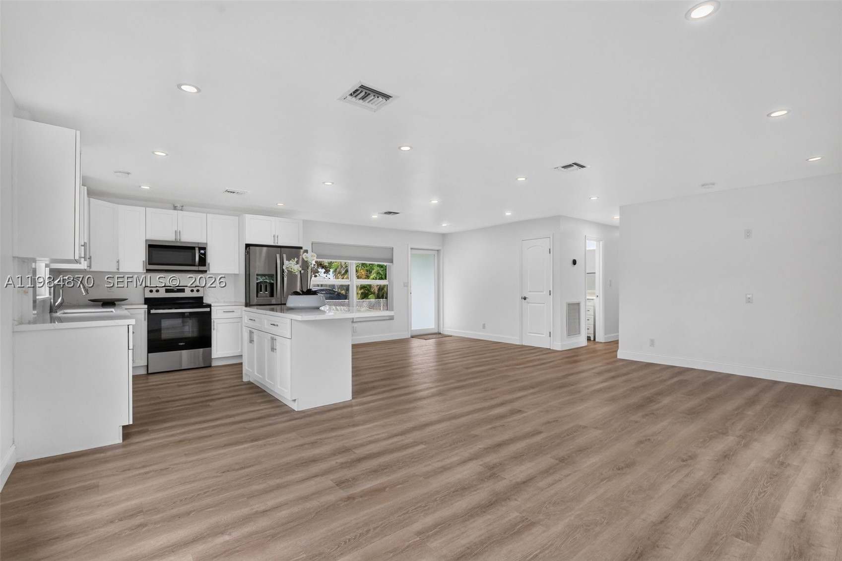 3042 Hayes St Property Photo 1