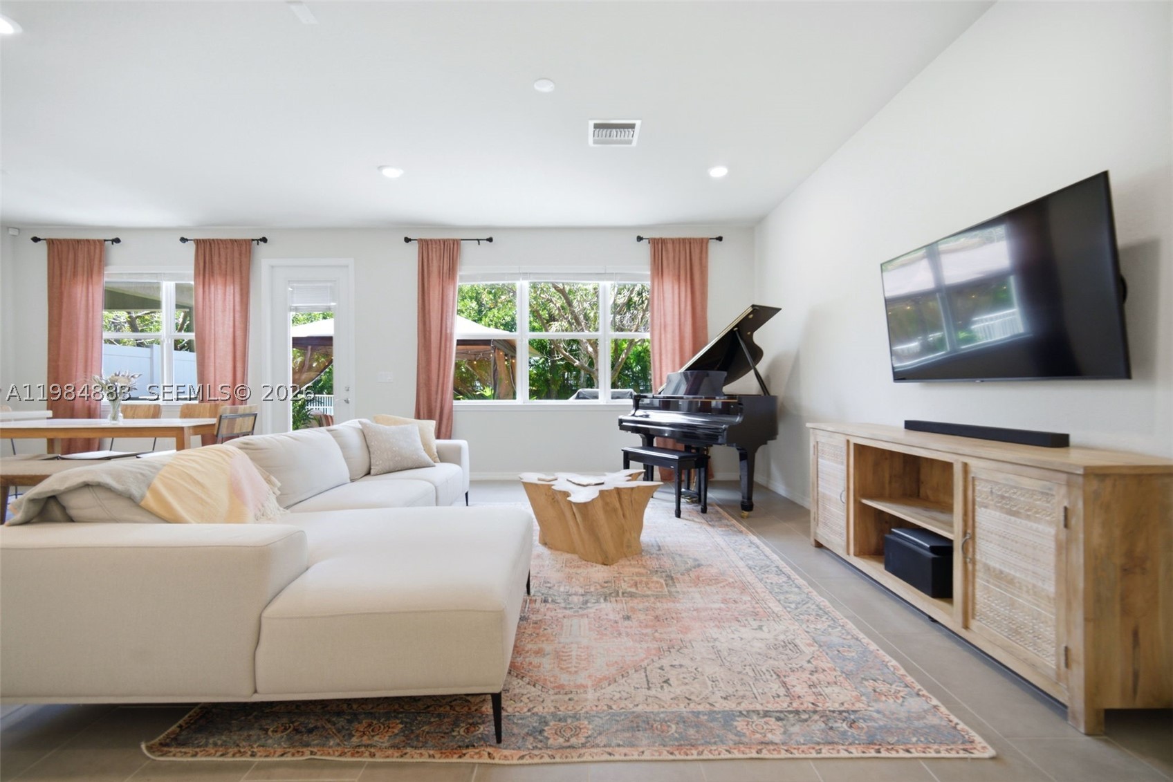 1628 Myrtle Oak Ter Property Photo 3
