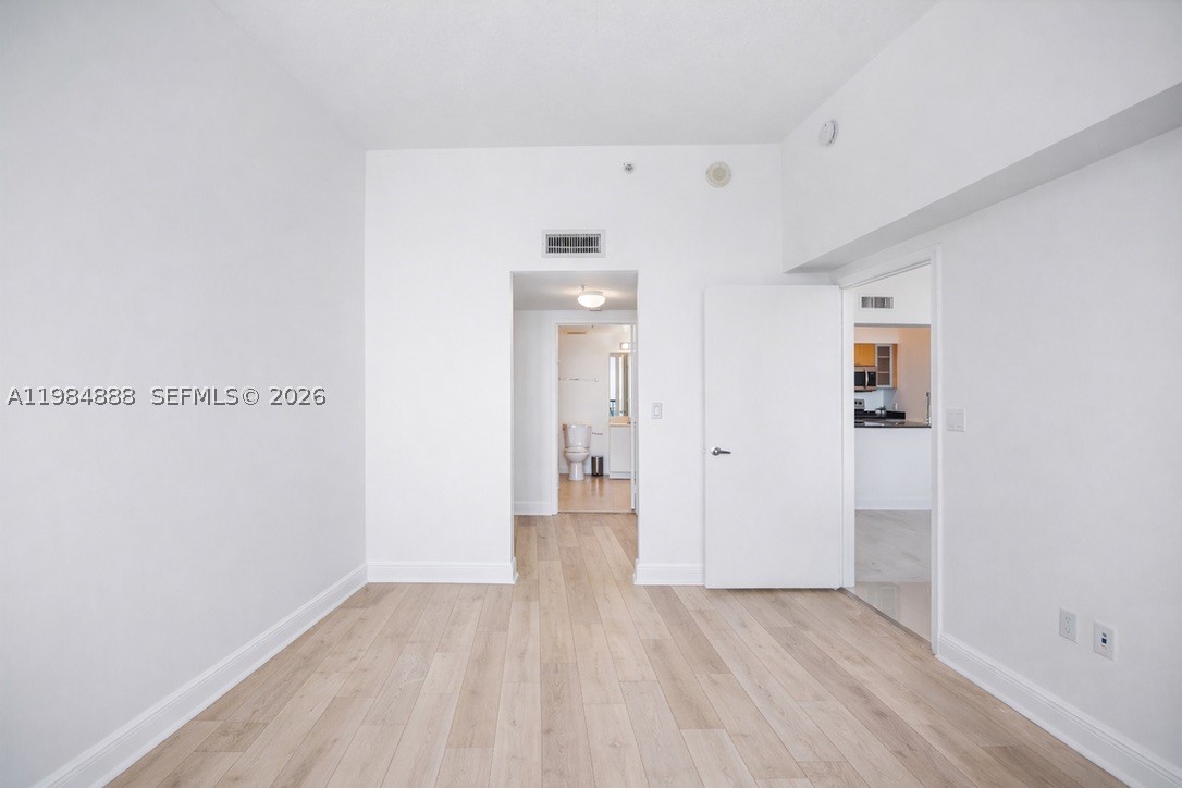1750 N Bayshore Dr 3811 Property Photo 4