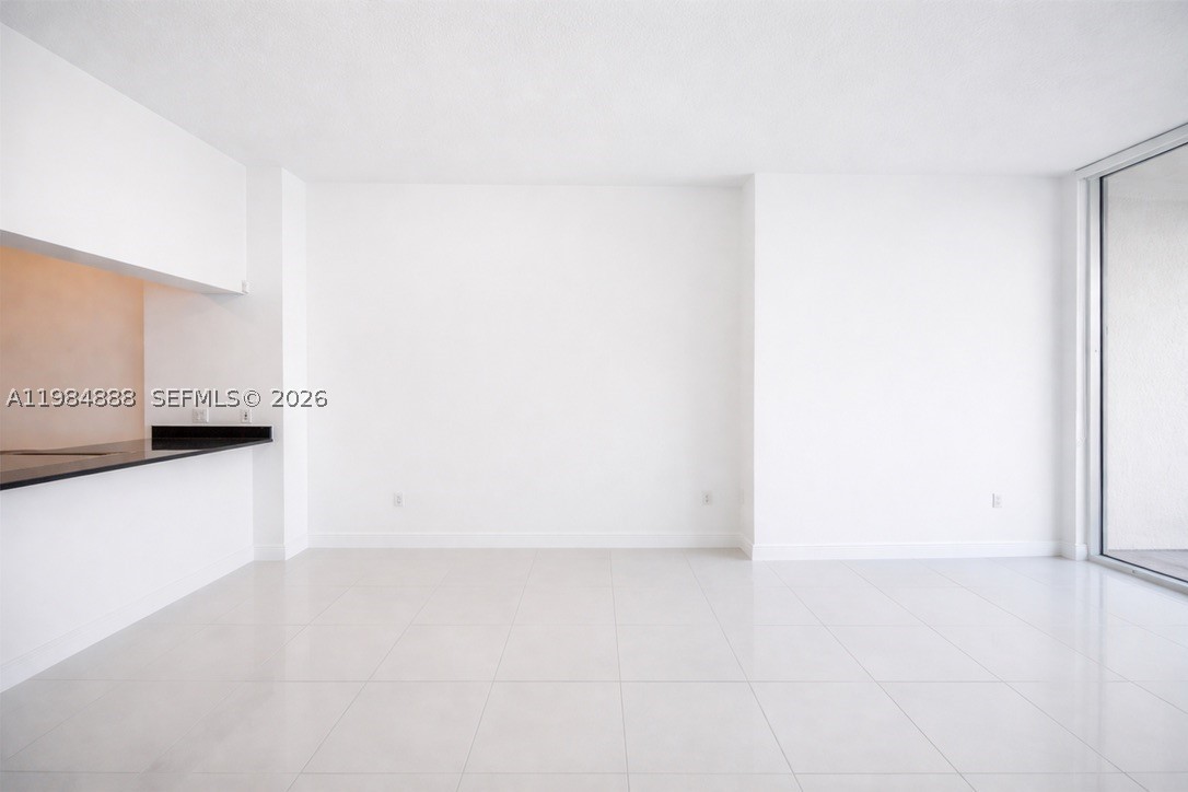 1750 N Bayshore Dr 3811 Property Photo 6