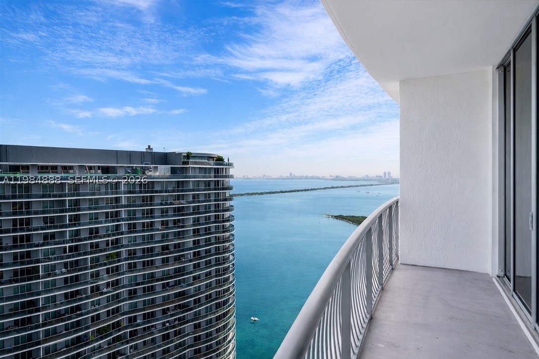1750 N Bayshore Dr 3811 Property Photo 8