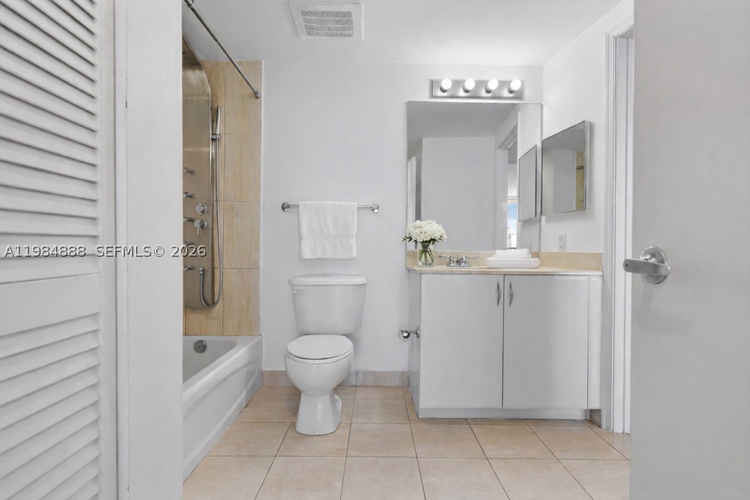 1750 N Bayshore Dr 3811 Property Photo 13