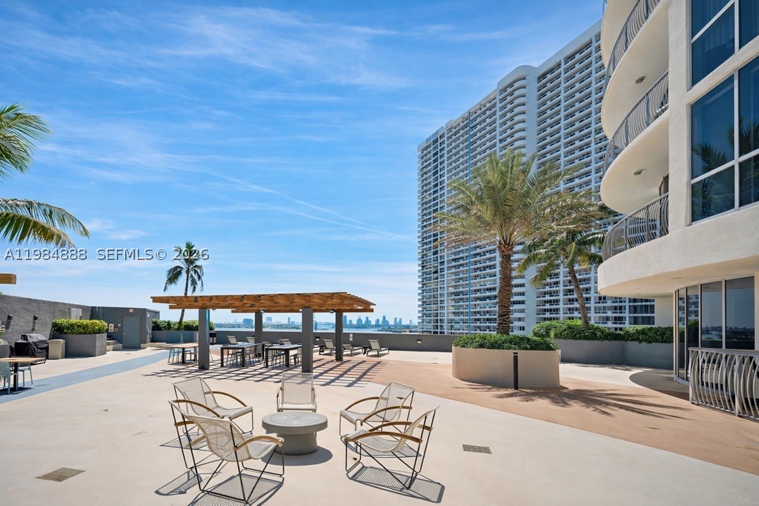 1750 N Bayshore Dr 3811 Property Photo 22