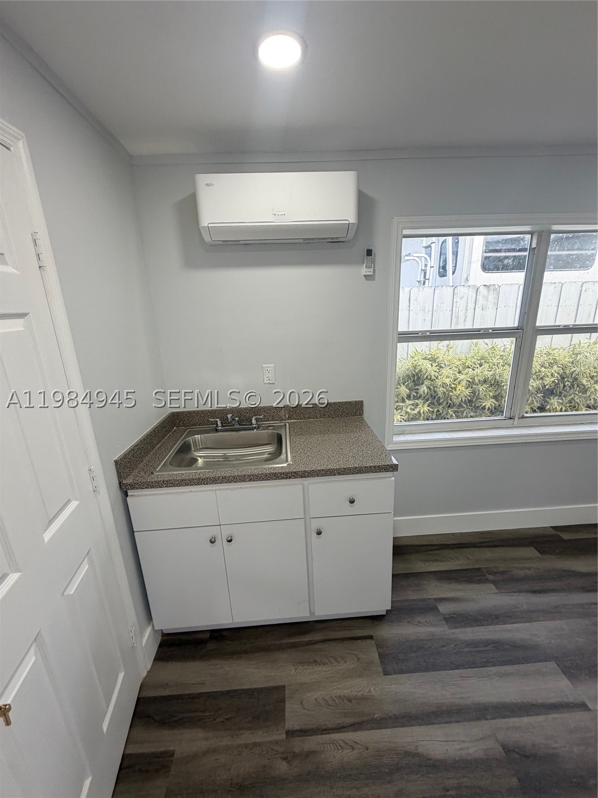 531 Ne 58th St 3 Property Photo 3