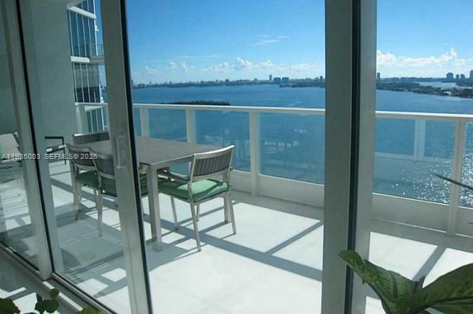2020 N Bayshore Dr 2204 Property Photo 3