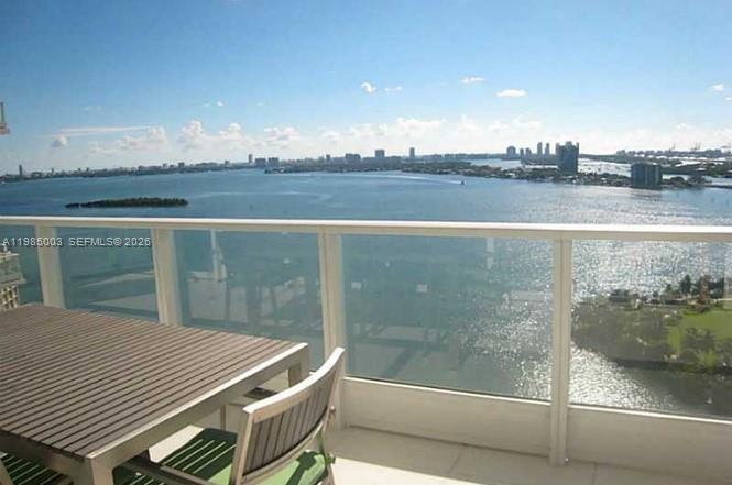 2020 N Bayshore Dr 2204 Property Photo 4