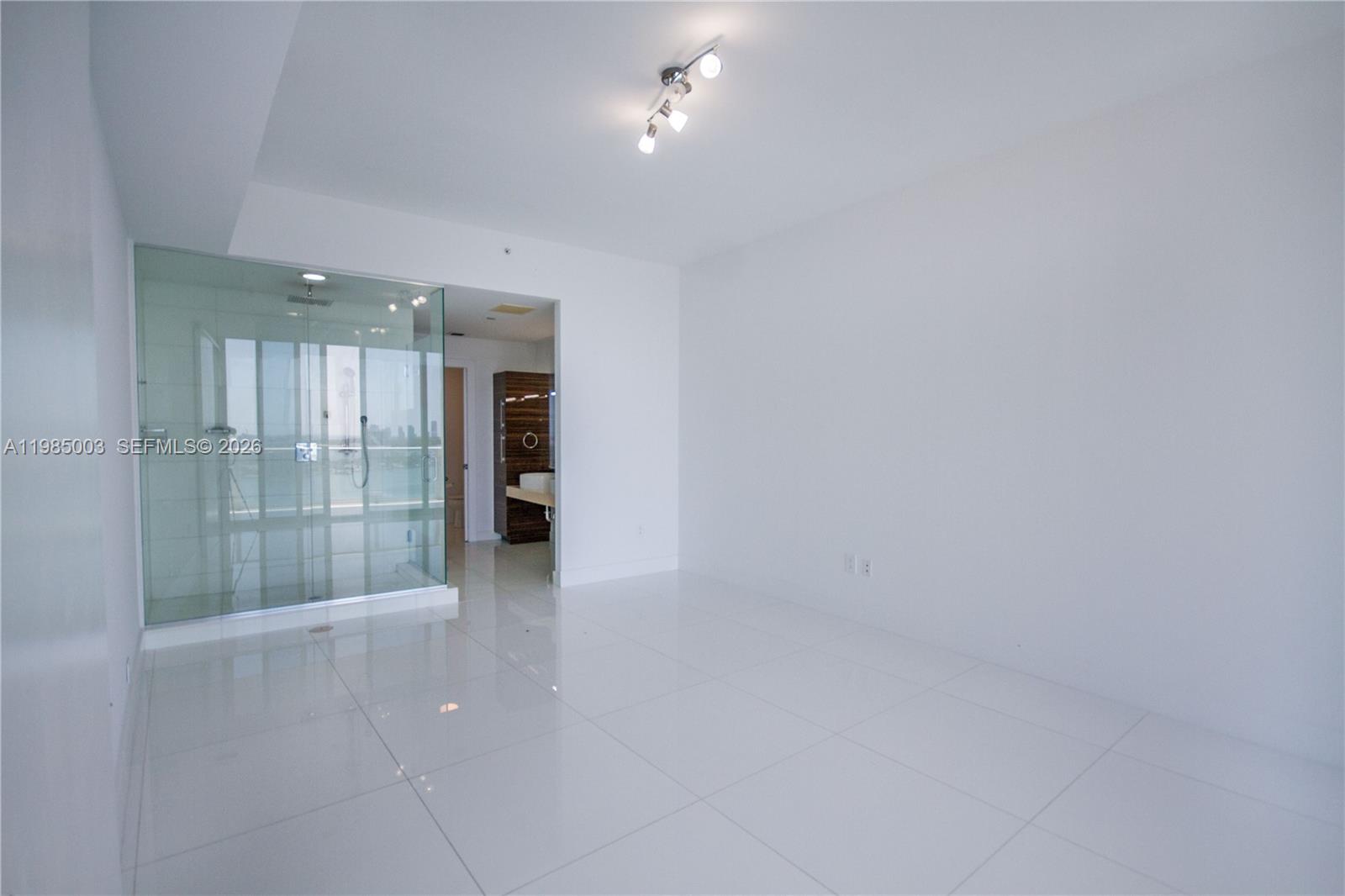 2020 N Bayshore Dr 2204 Property Photo 10