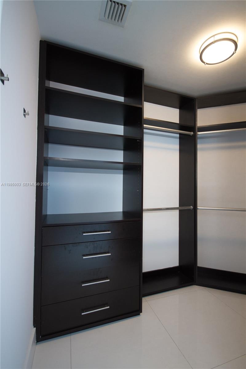 2020 N Bayshore Dr 2204 Property Photo 11