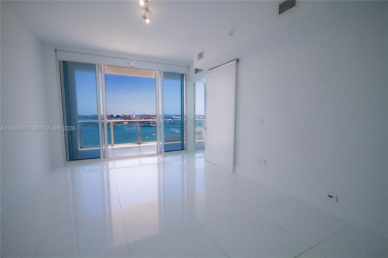 2020 N Bayshore Dr 2204 Property Photo 12
