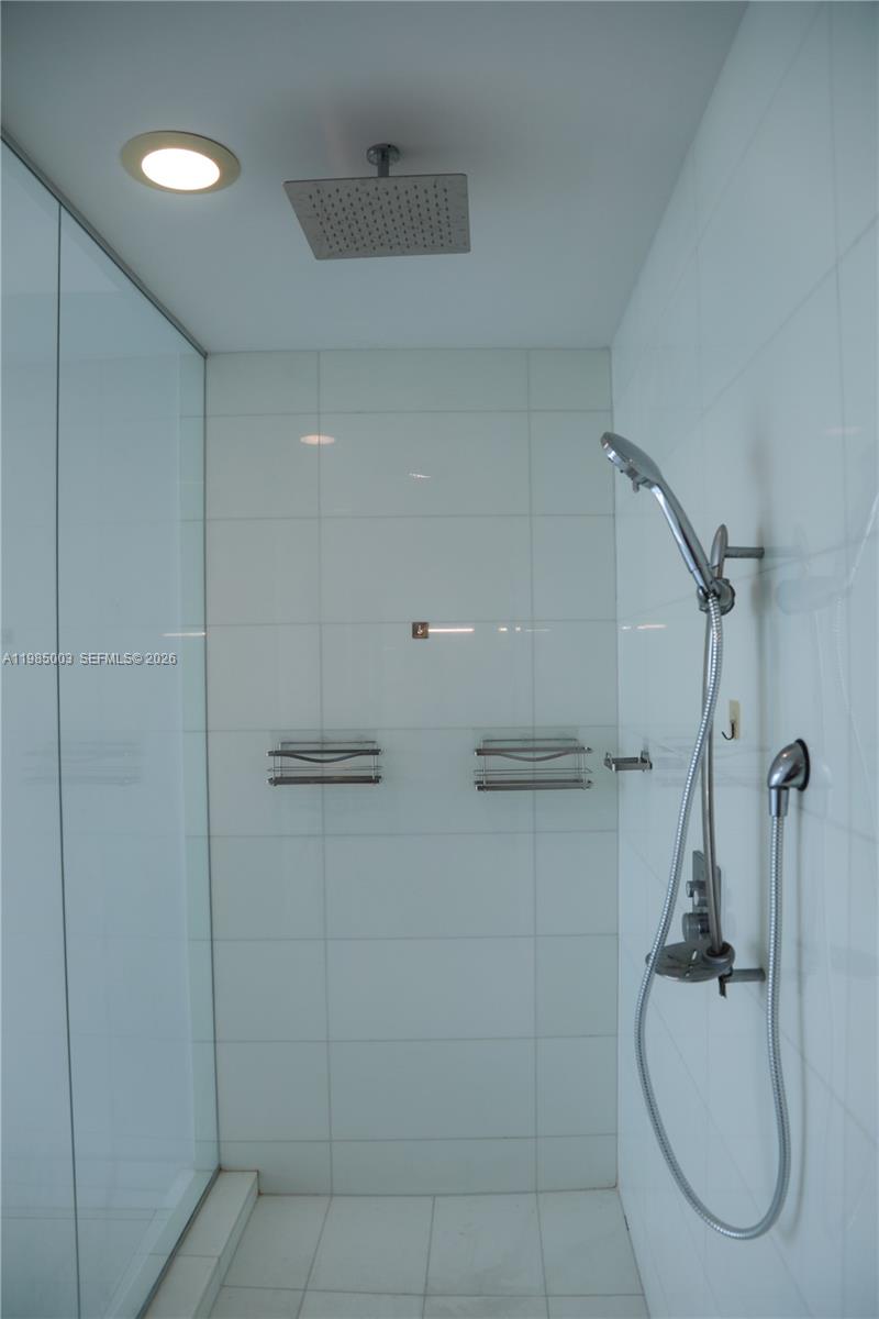 2020 N Bayshore Dr 2204 Property Photo 19