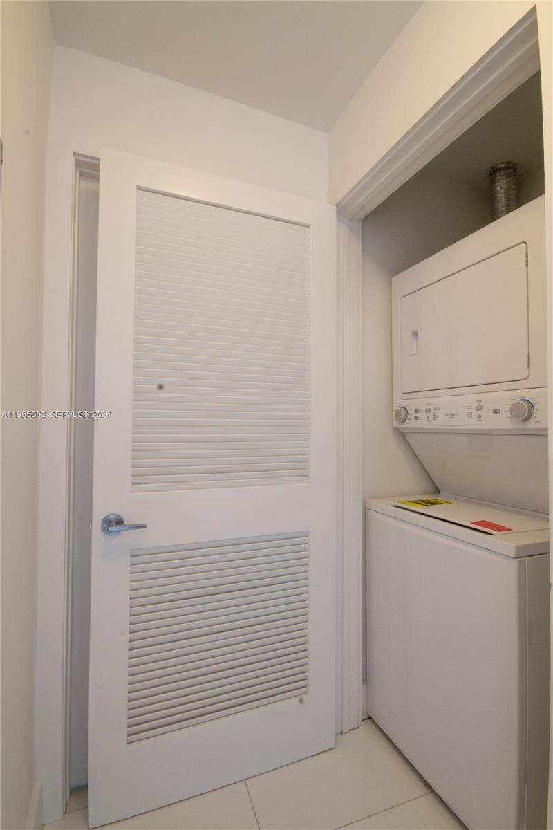 2020 N Bayshore Dr 2204 Property Photo 22
