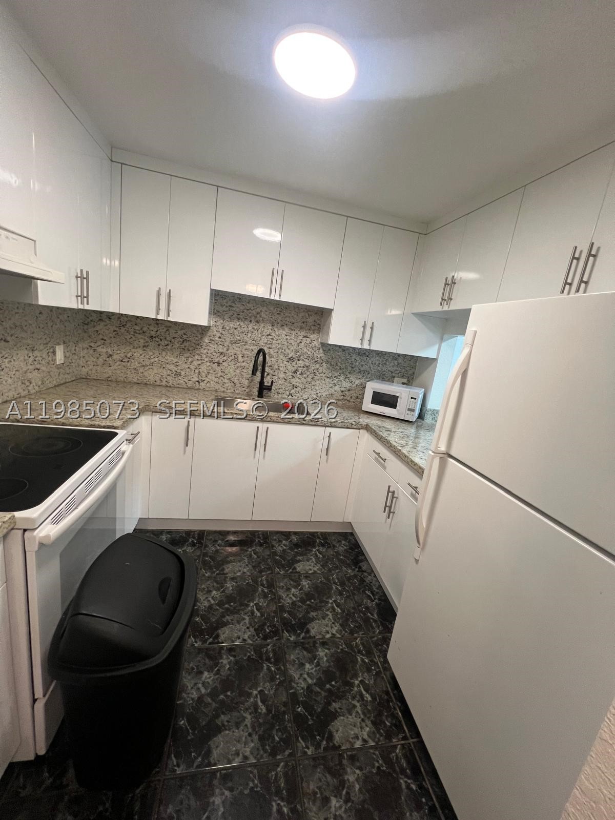 1900 W 68th St D207 Property Photo 18