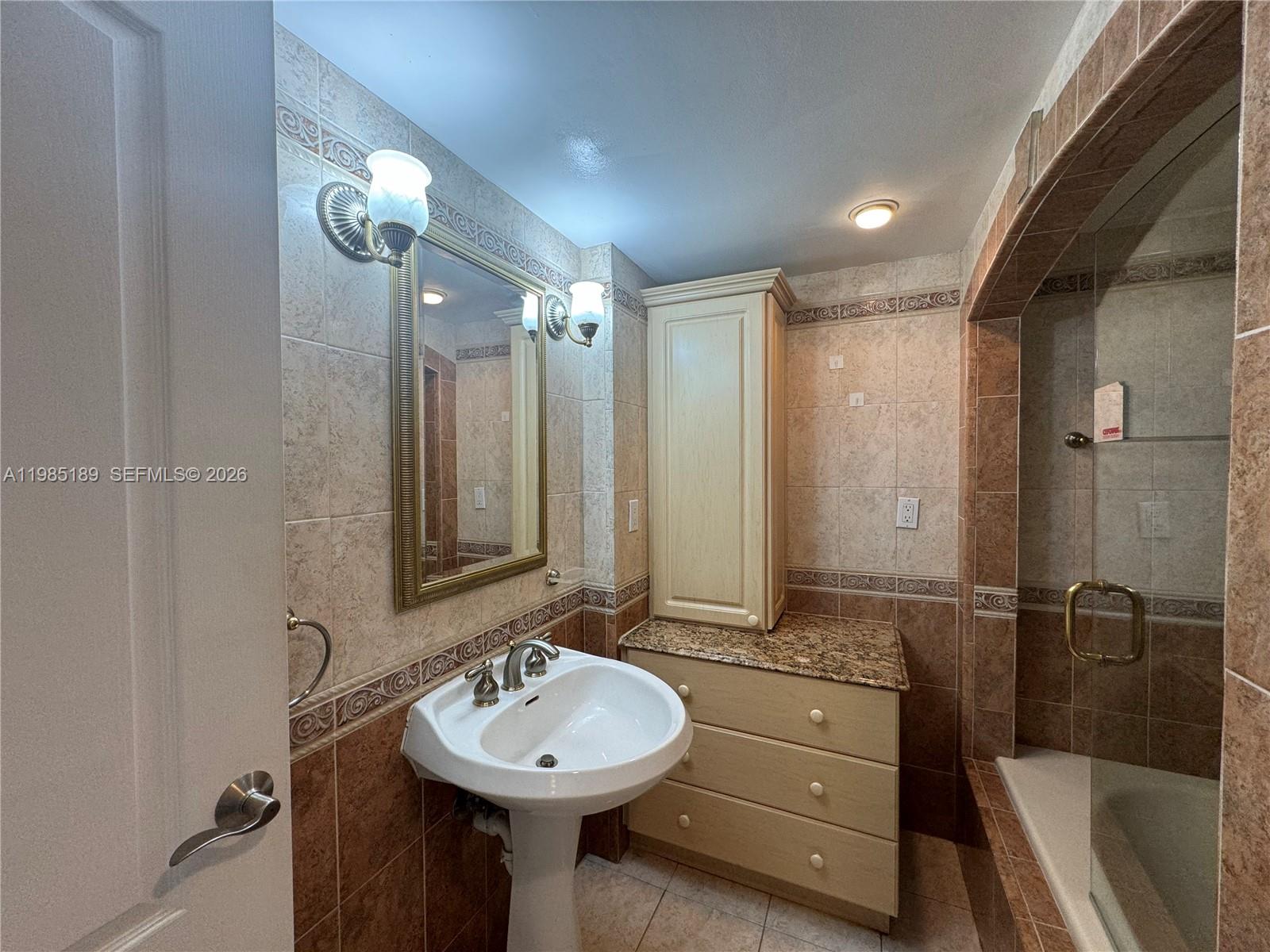 2555 Collins Ave 2002 Property Photo 28