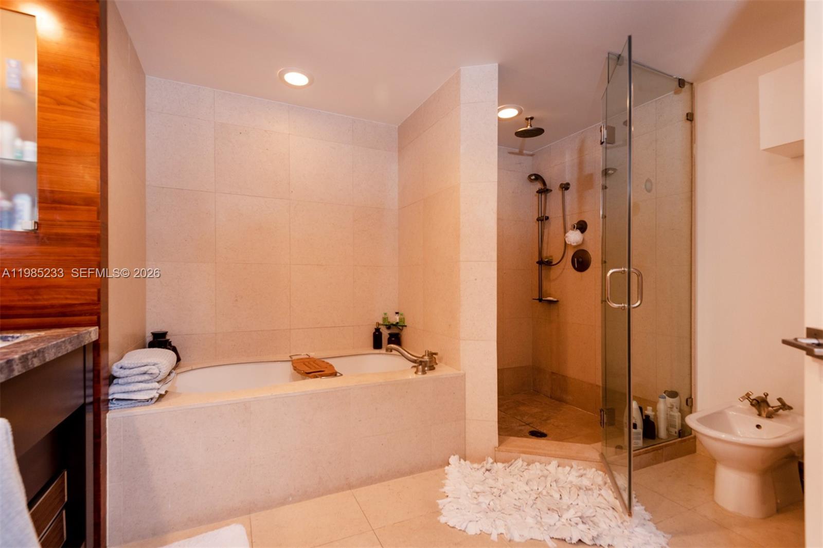 6799 Collins Ave 906 Property Photo 9