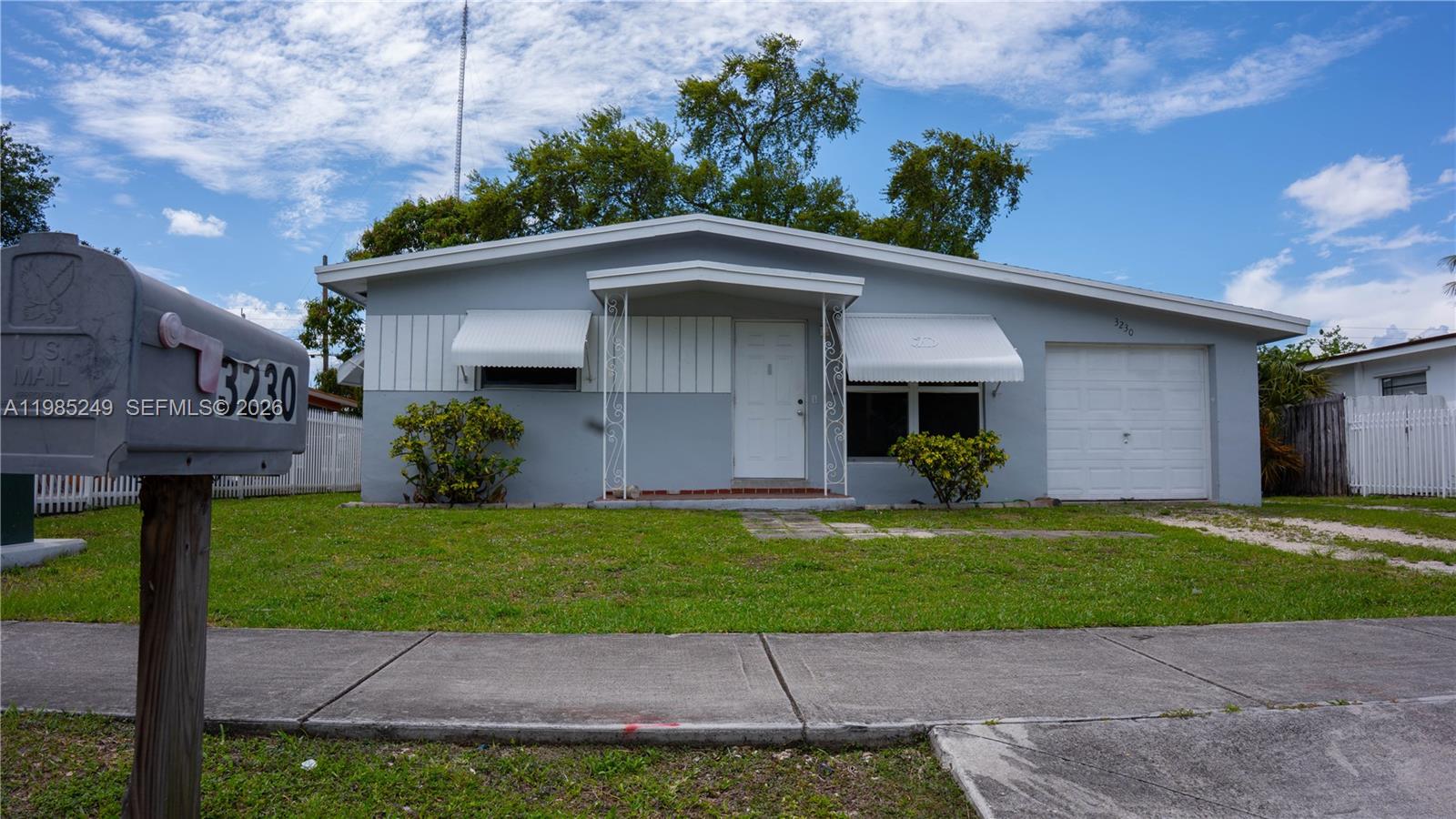 3230 Sw 47th Ave Property Photo 1