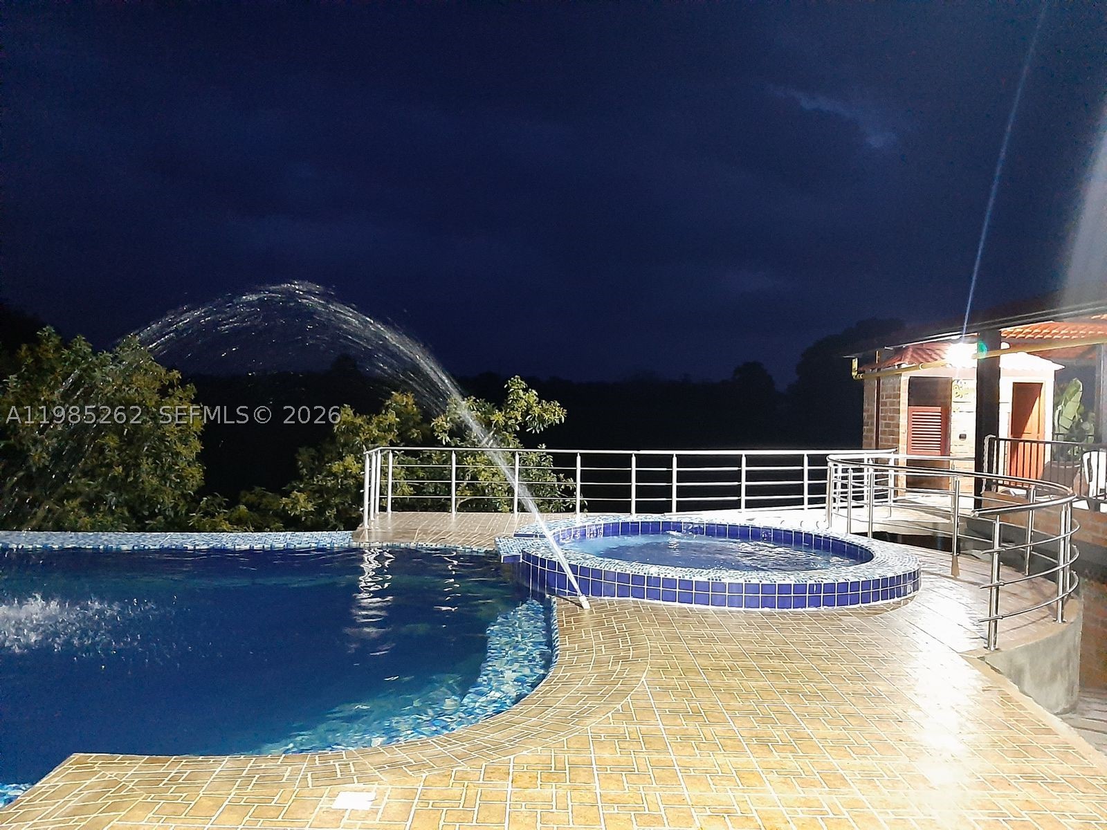 A11985262 Property Photo 3