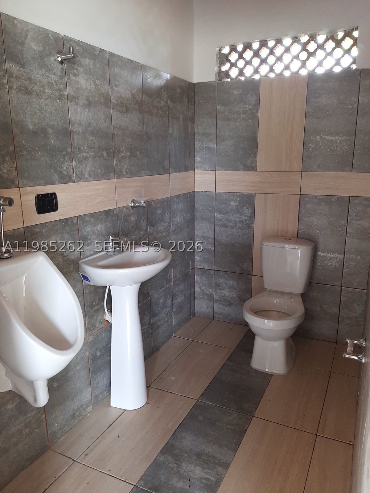 A11985262 Property Photo 13