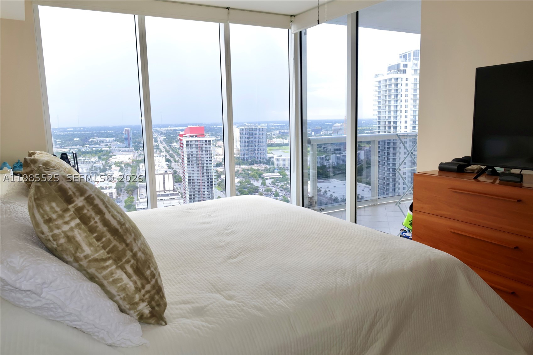 1800 S Ocean Drive 3908 Property Photo 6