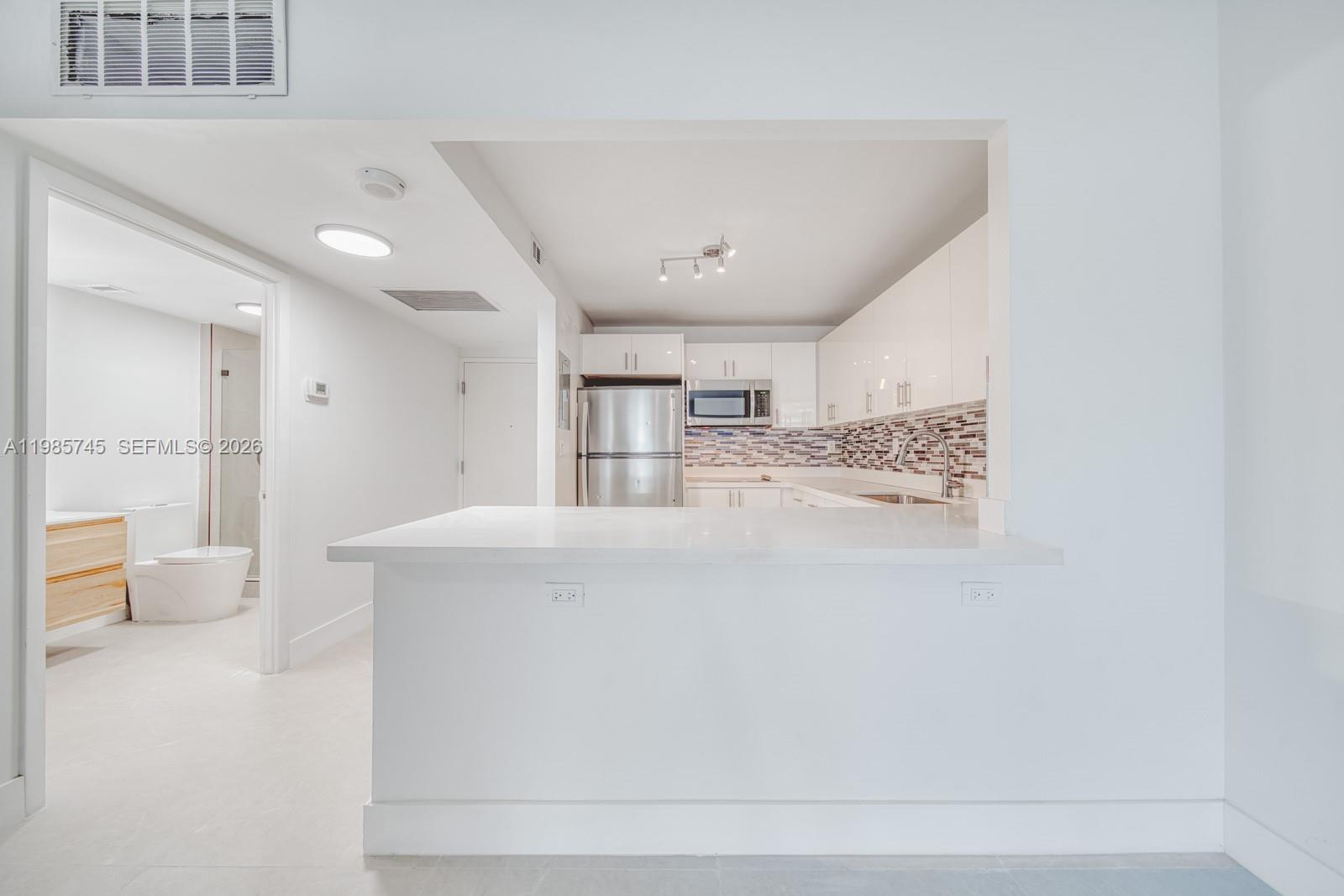 2301 Collins Ave 311 Property Photo 16