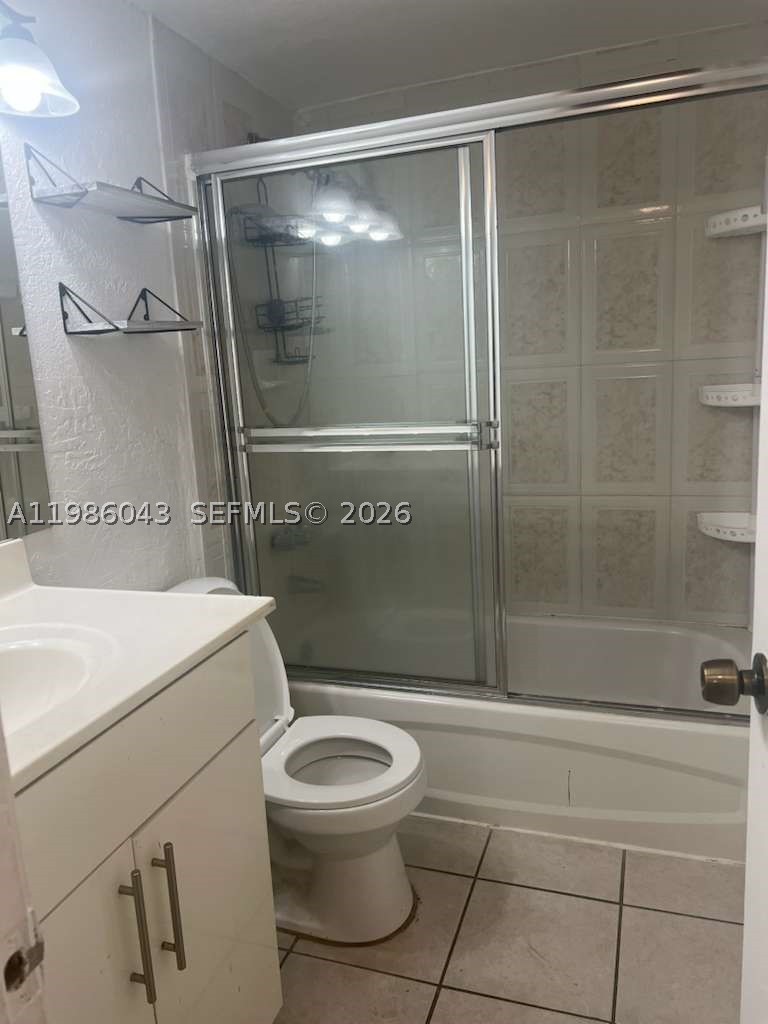 4550 Nw 9th St 114e Property Photo 3