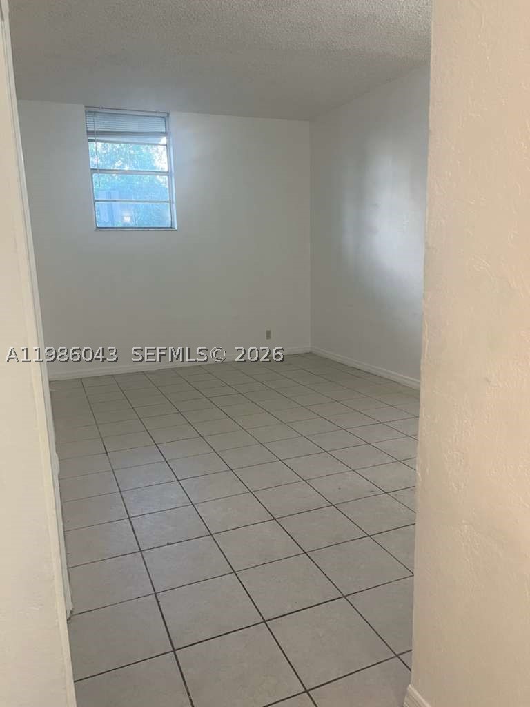 4550 Nw 9th St 114e Property Photo 4