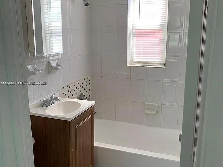 1277 Nw 58th St Property Photo 7