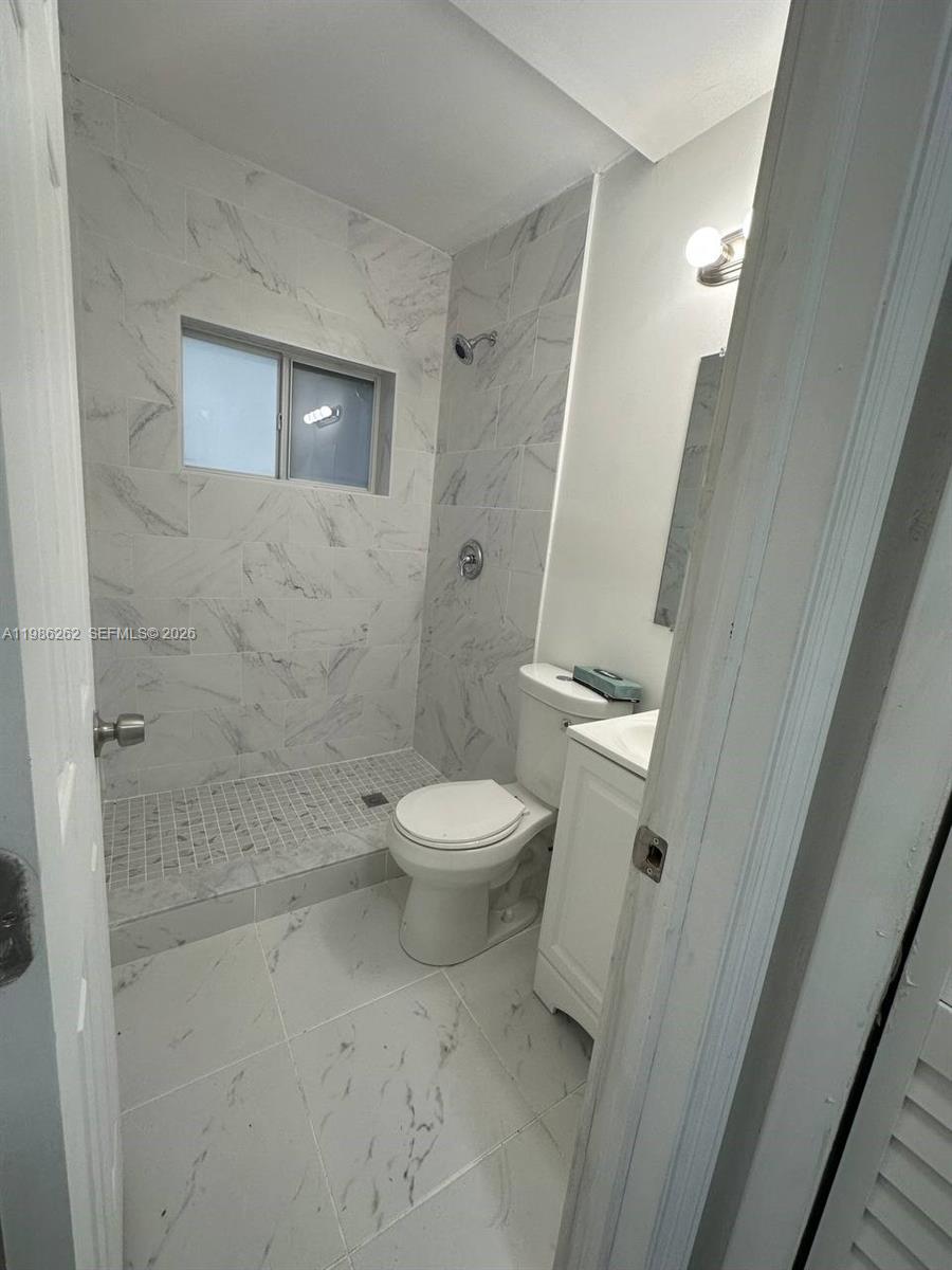 1812 Nw 64th St Property Photo 3