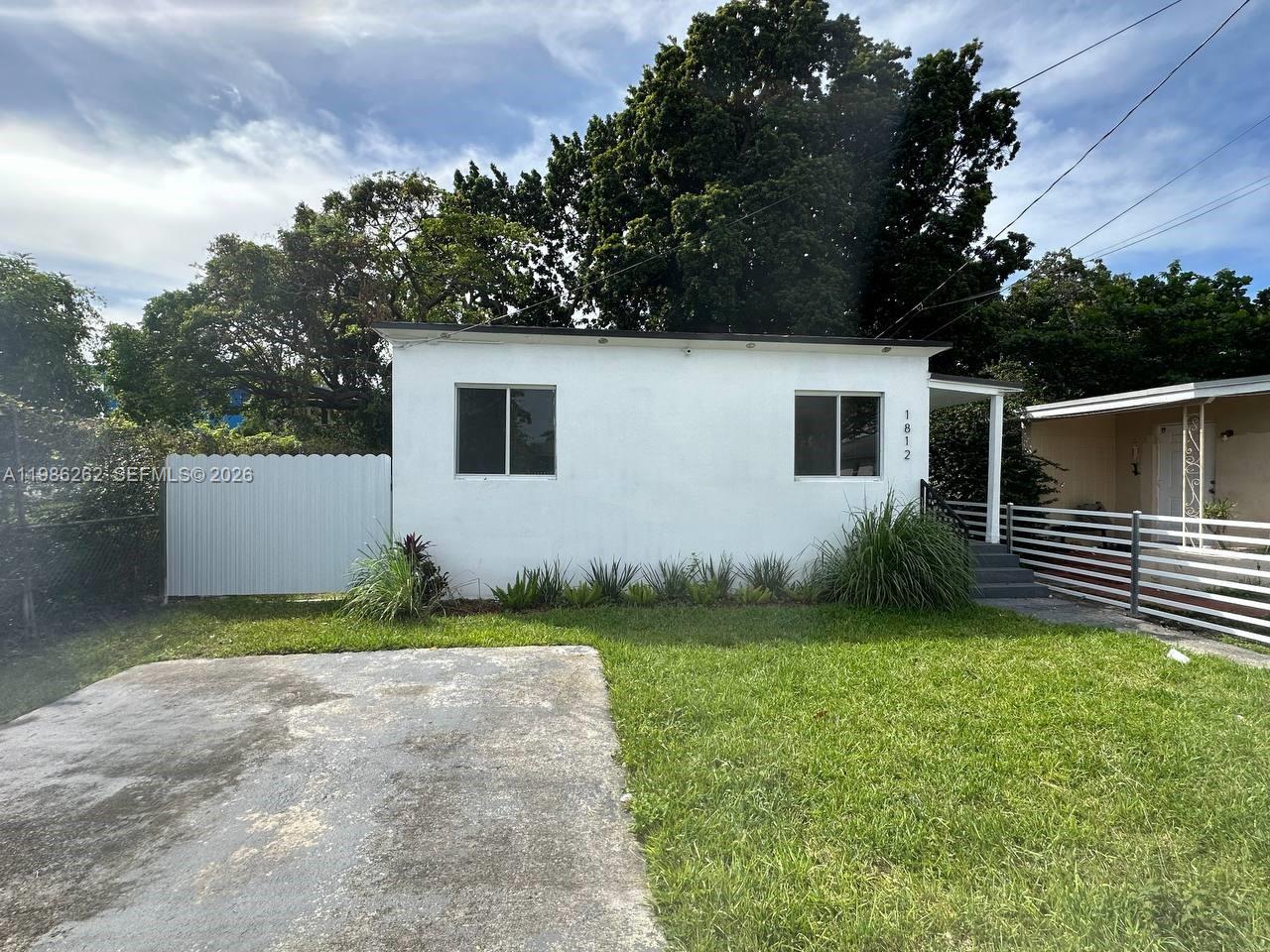 1812 Nw 64th St Property Photo 4
