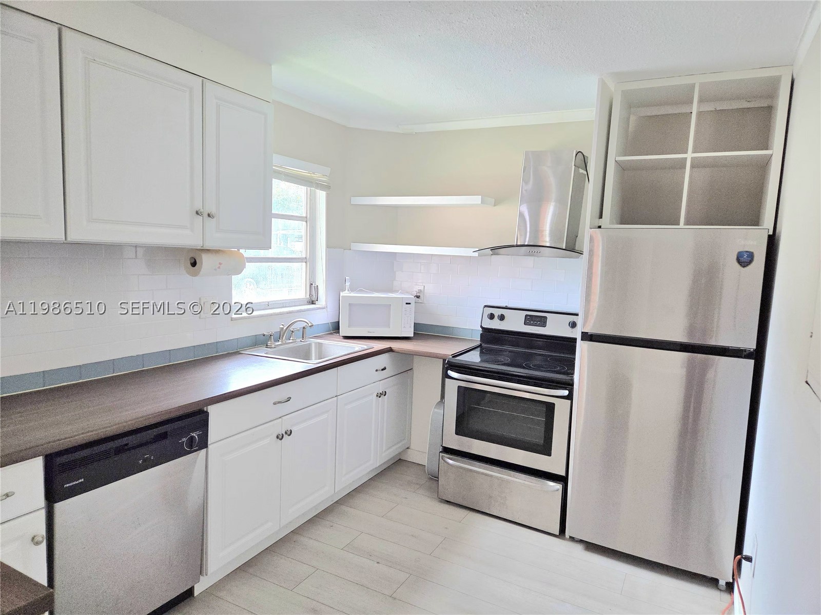 1700 NE 191st St 100 Property Photo 1