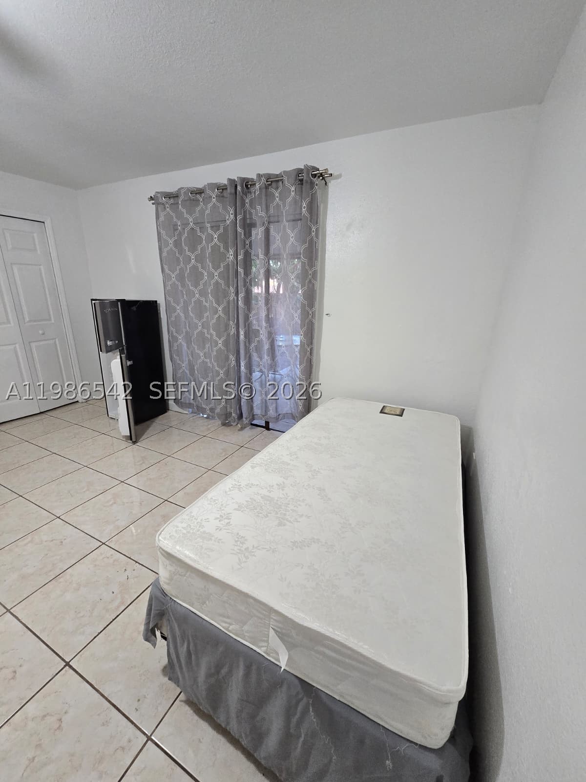 A11986542 Property Photo 3
