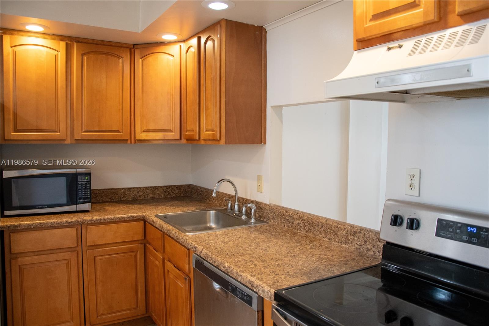 505 E Dania Beach Blvd 4-2e Property Photo 5
