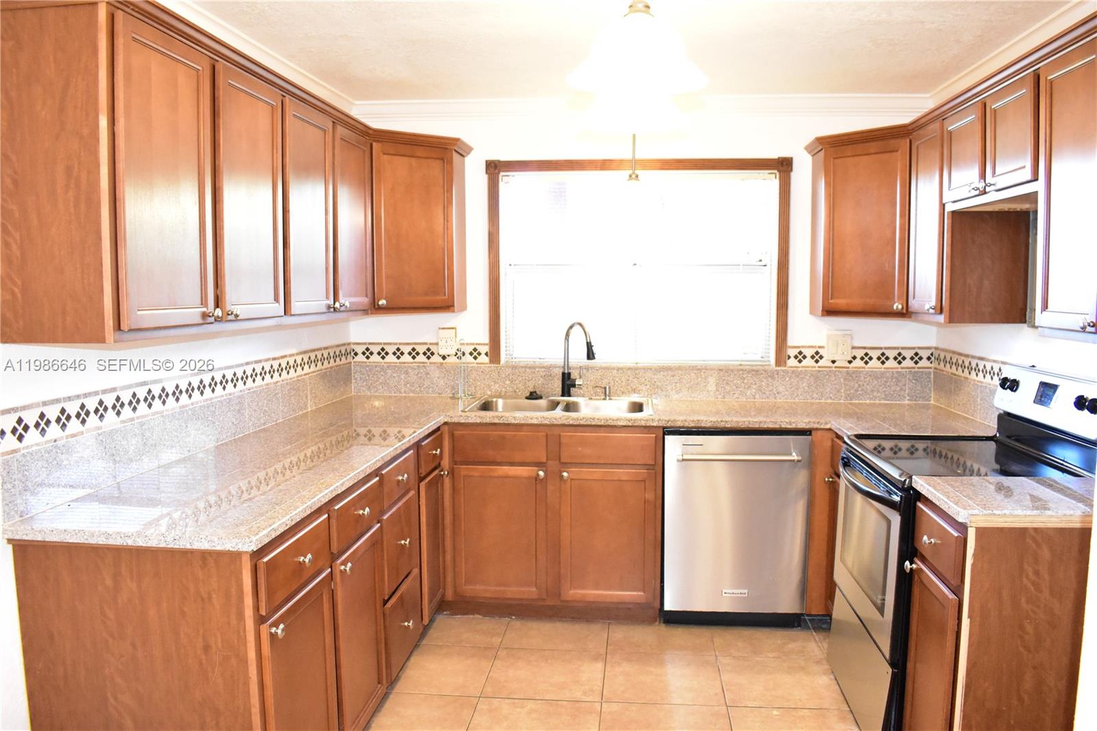 9561 Sunrise Lakes Blvd 106 Property Photo 2