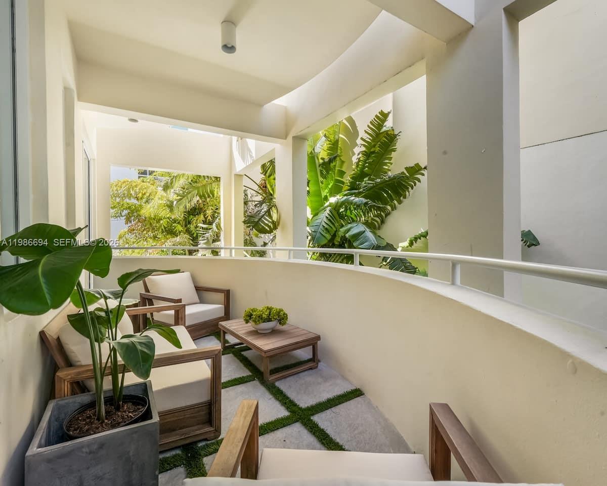100 Collins Ave 202 Property Photo 18