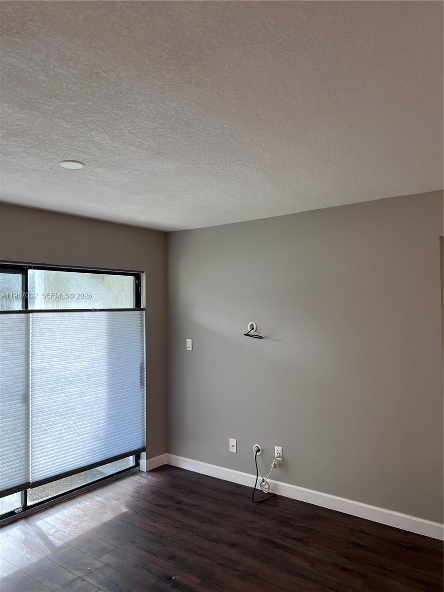 A11987032 Property Photo 8