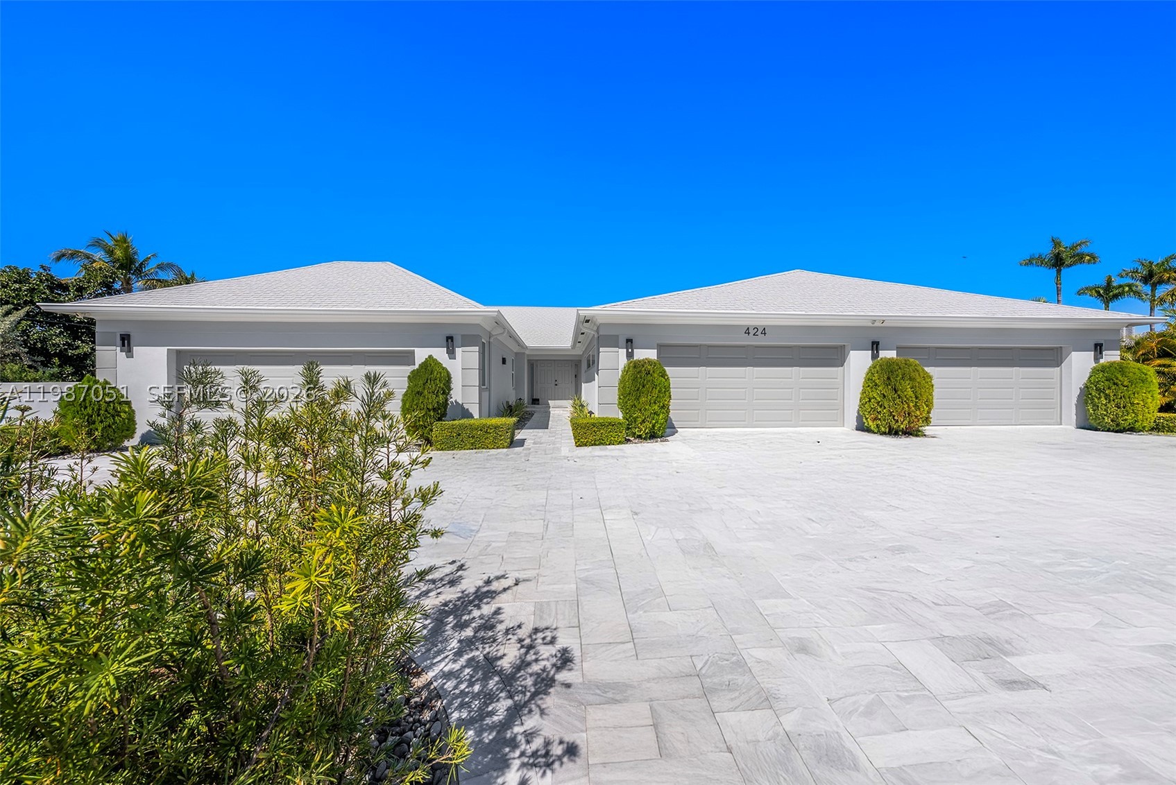 424 Alamanda Dr Property Photo 2
