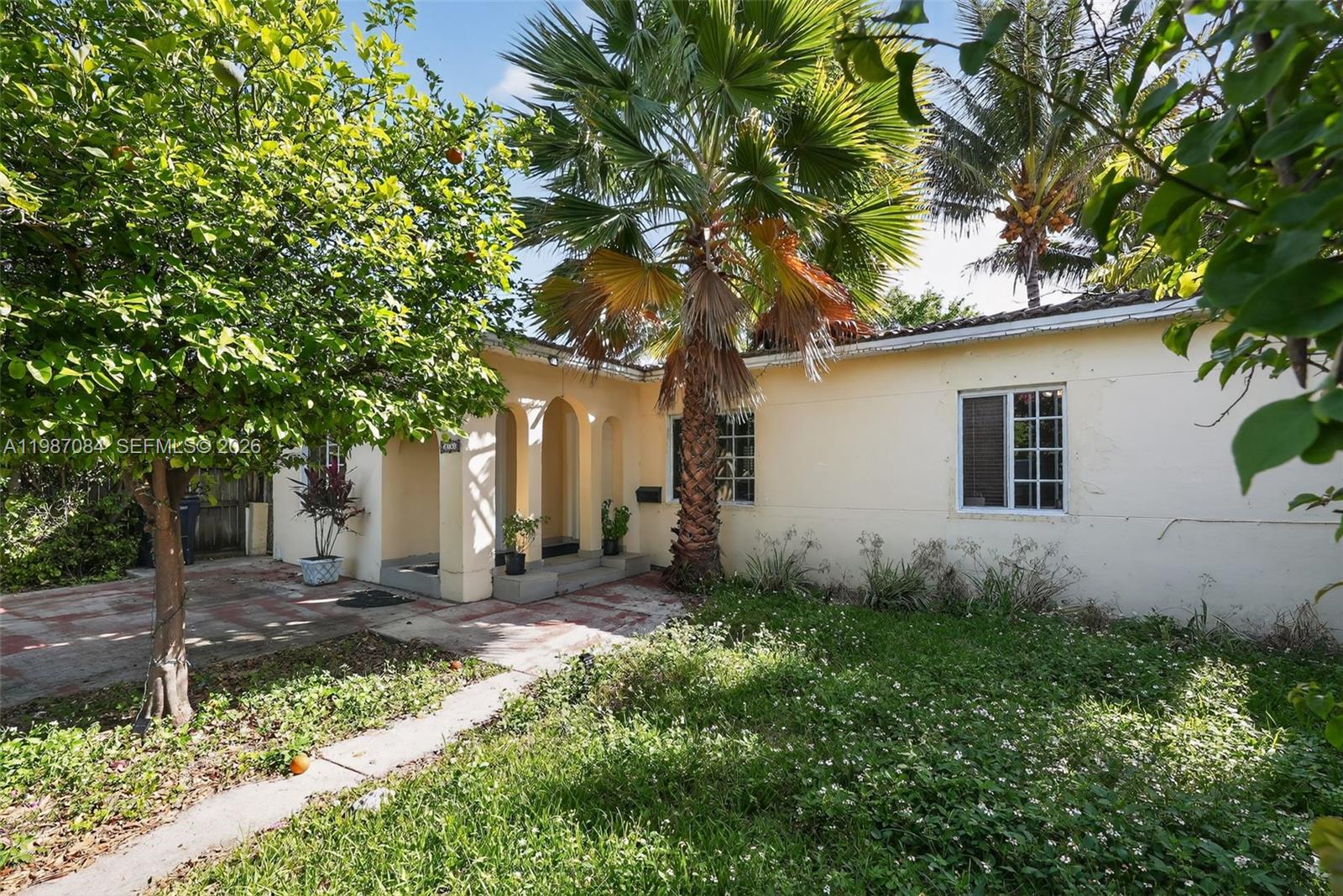 2131 Biarritz Dr Property Photo 1